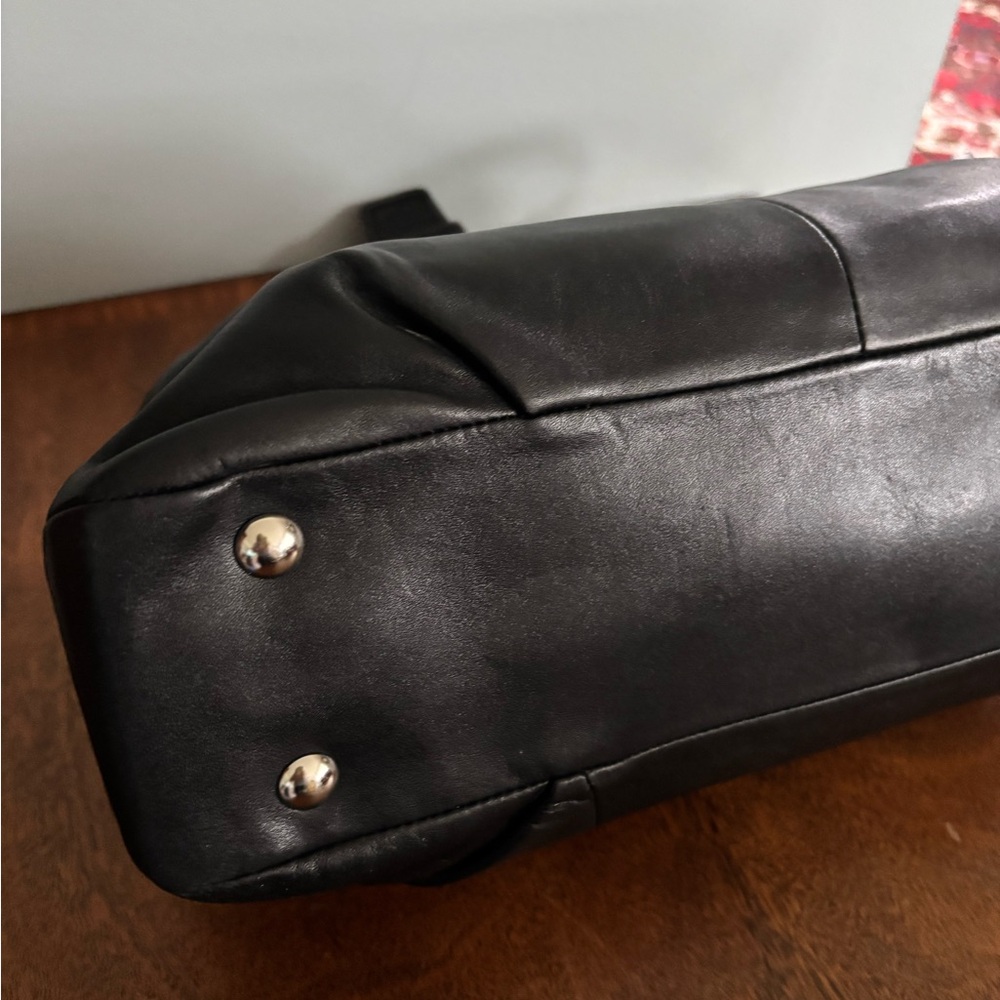 Coach Y2K Soho east West Black Leather Shoulder Bag featuring silver hardware - Picture 6 of 9